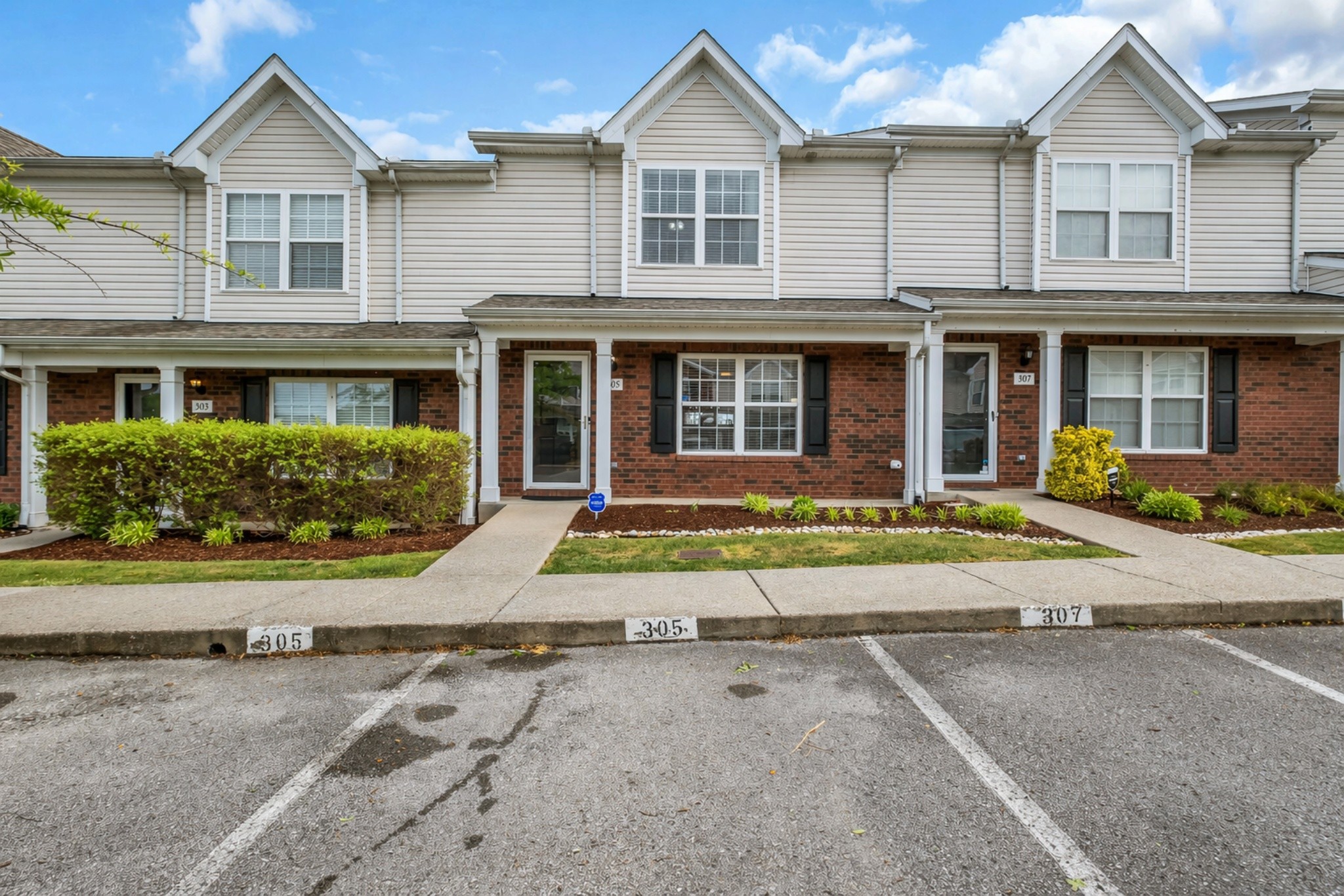 305 Doe Ridge Ct