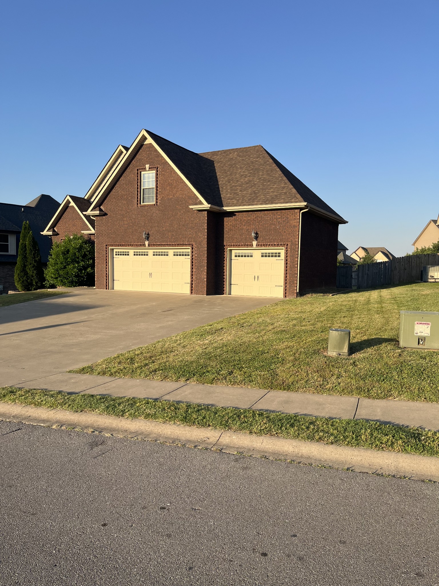 1615 Edgewater Ln