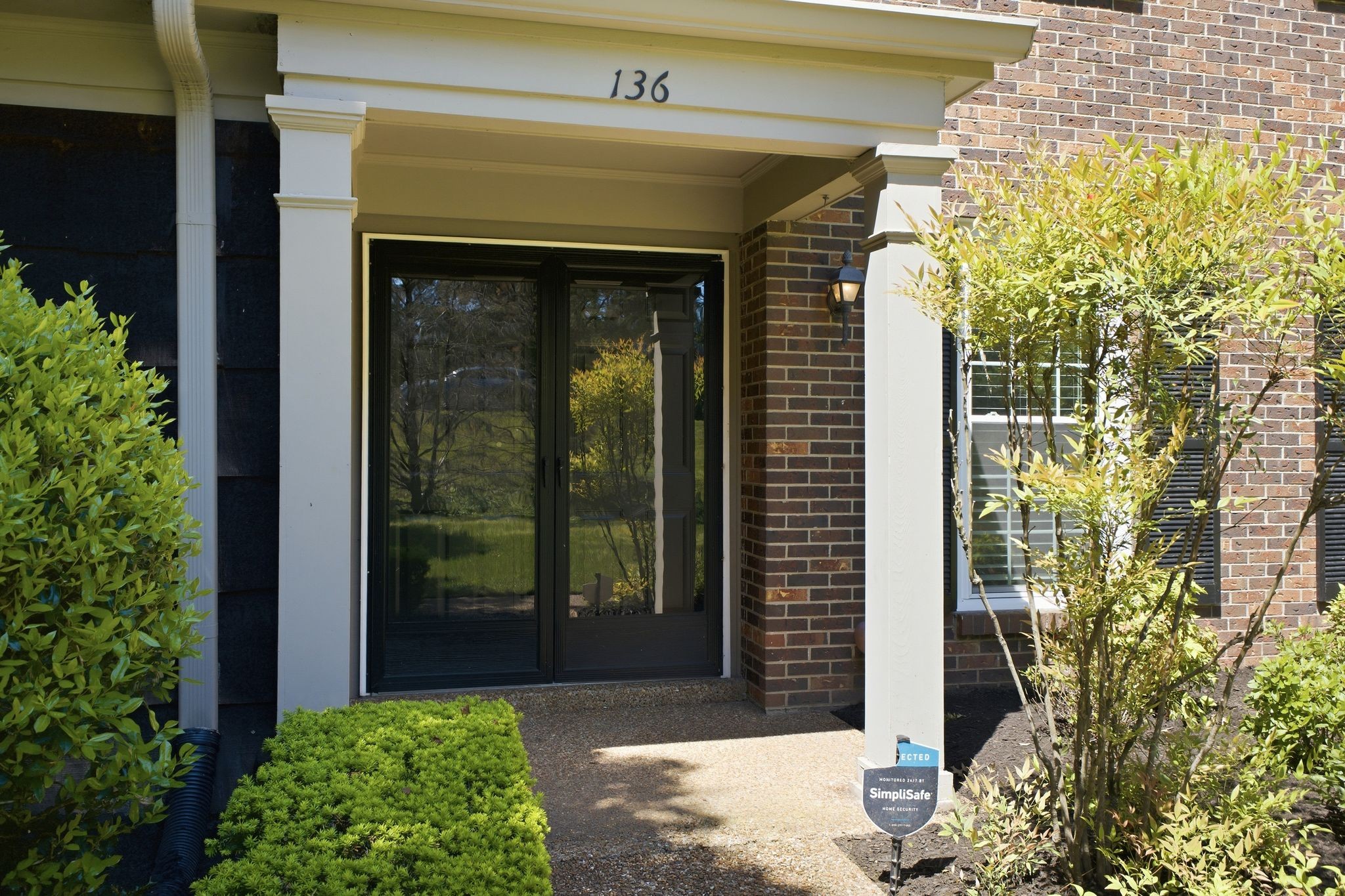 136 Boxwood Dr