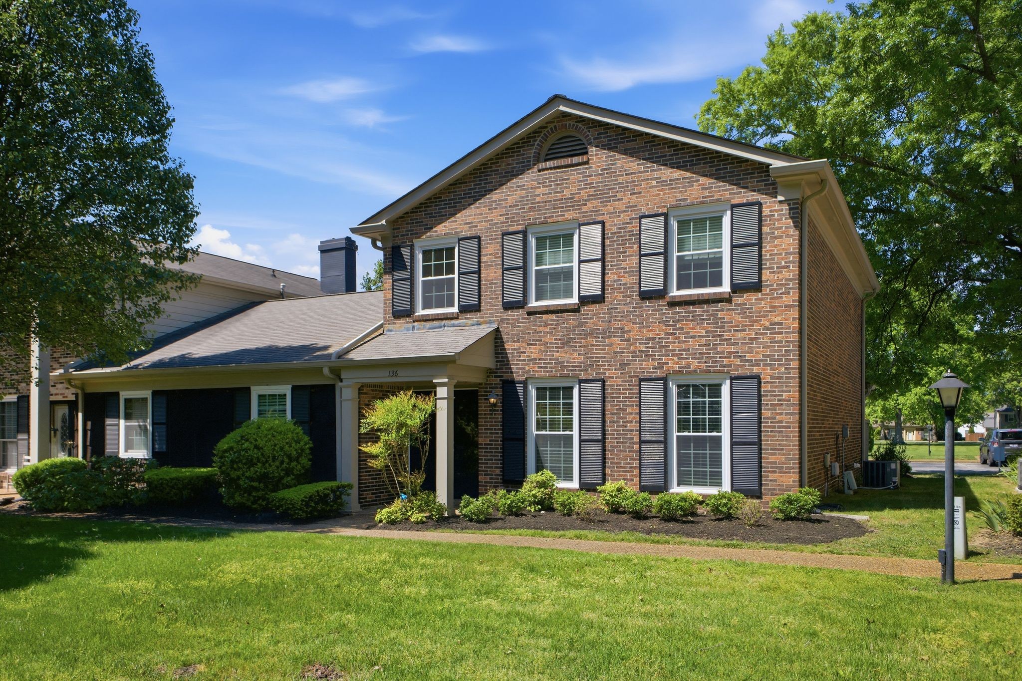 136 Boxwood Dr