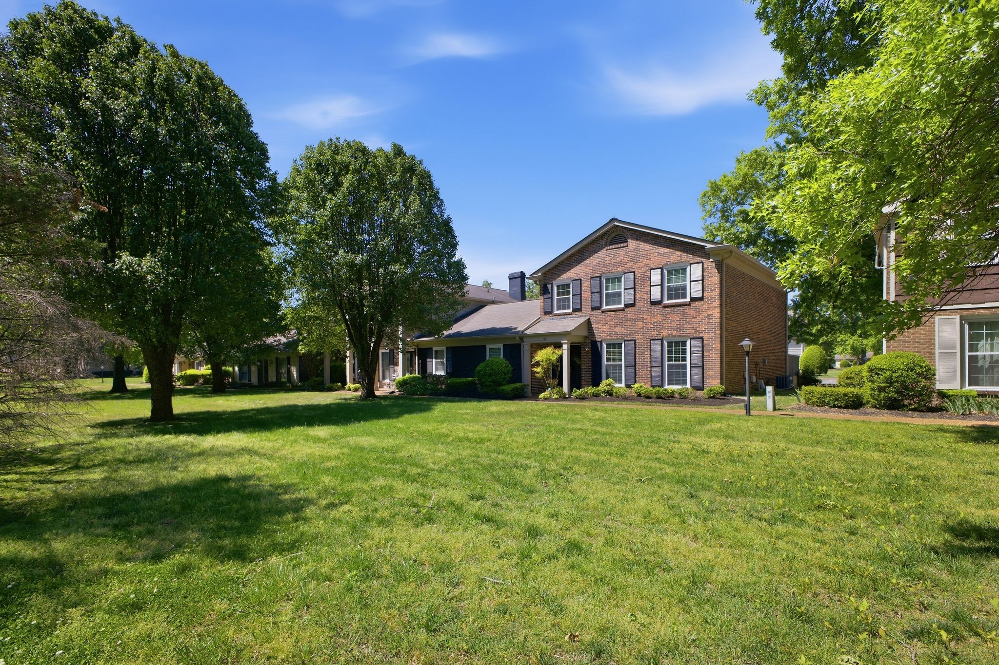 136 Boxwood Dr