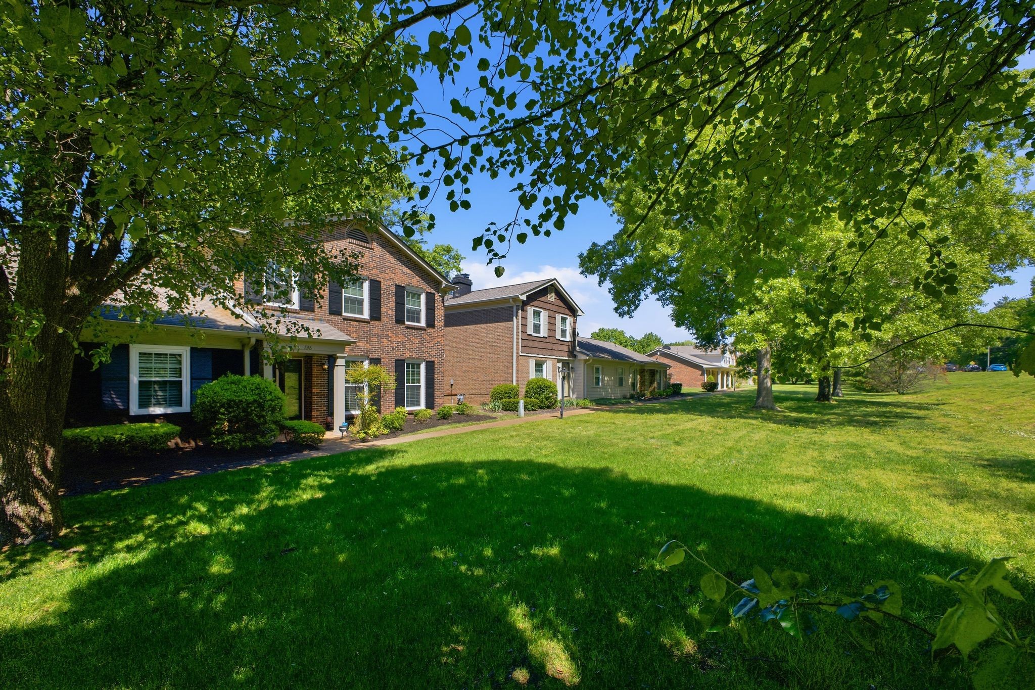 136 Boxwood Dr