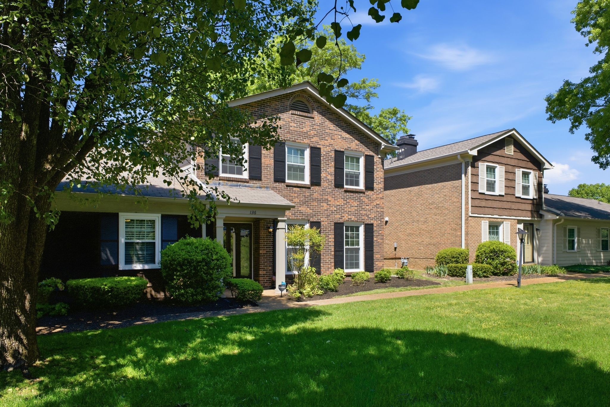 136 Boxwood Dr