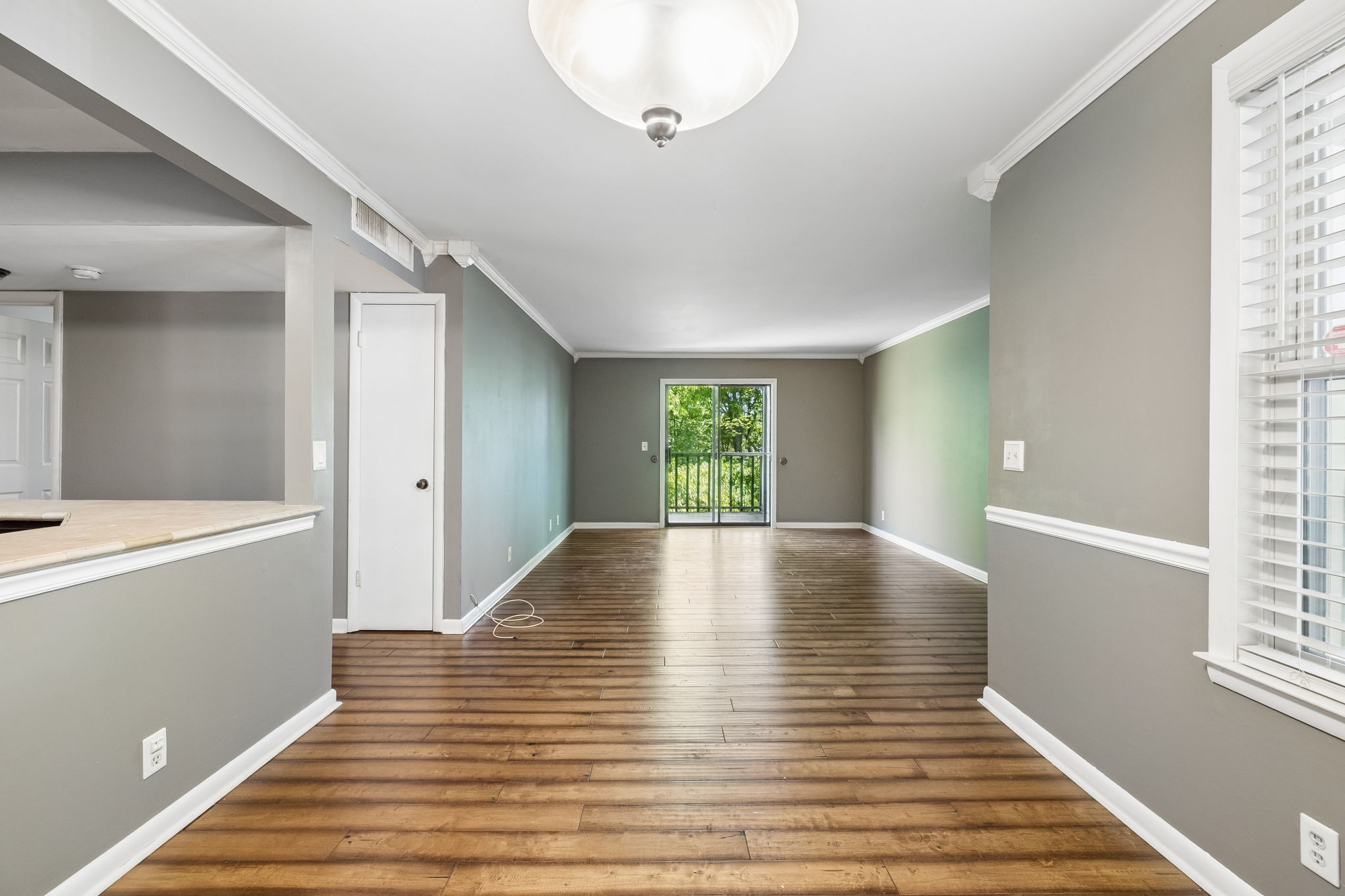 555 N DuPont Ave