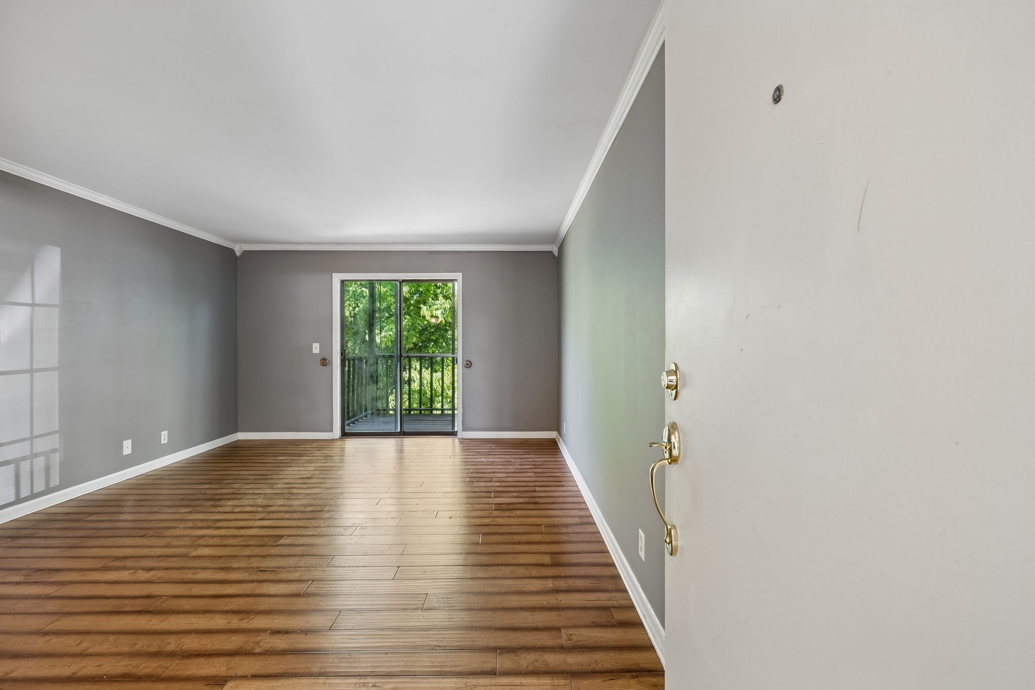 555 N DuPont Ave