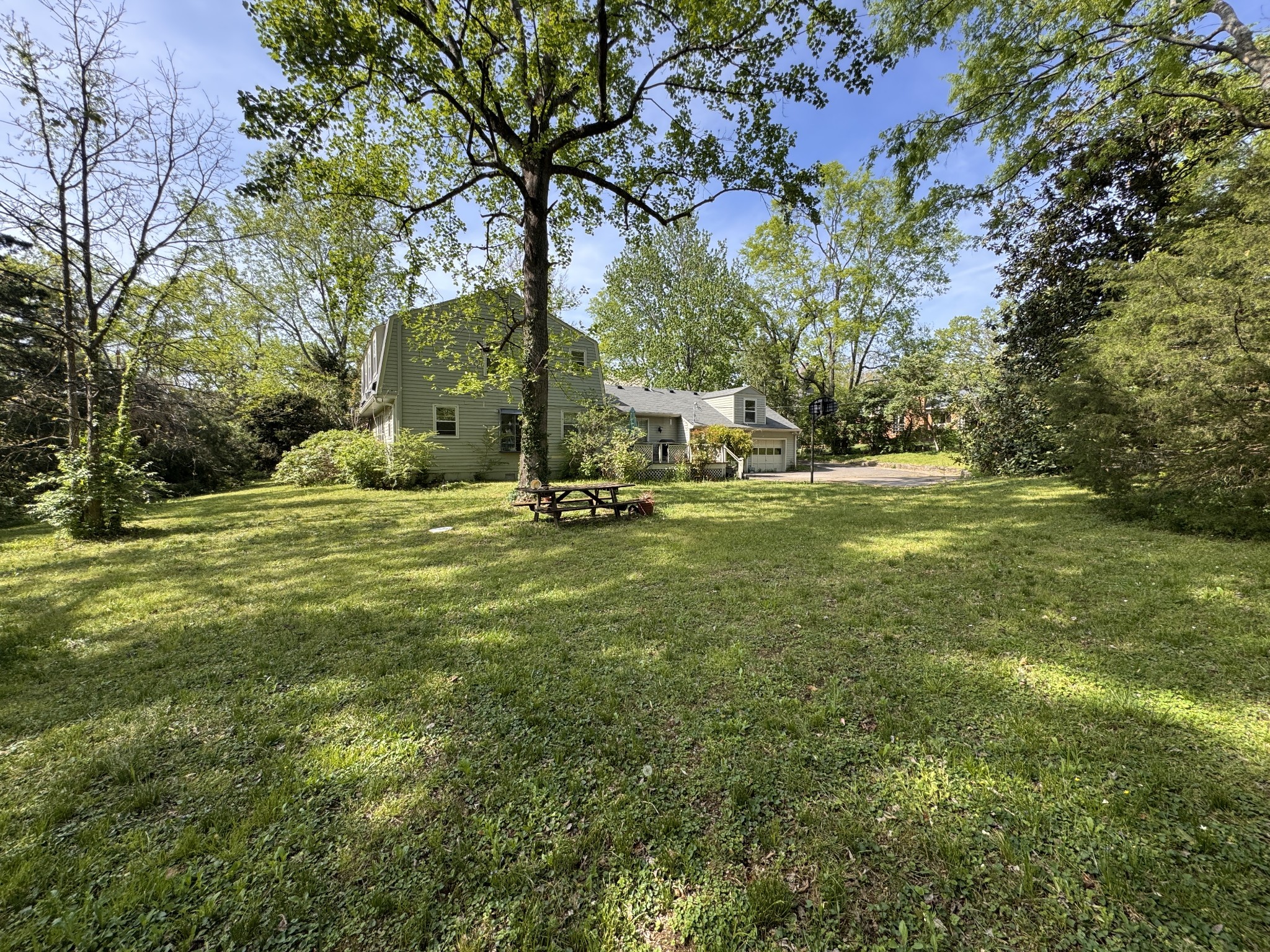 100 Bellevue Dr, W