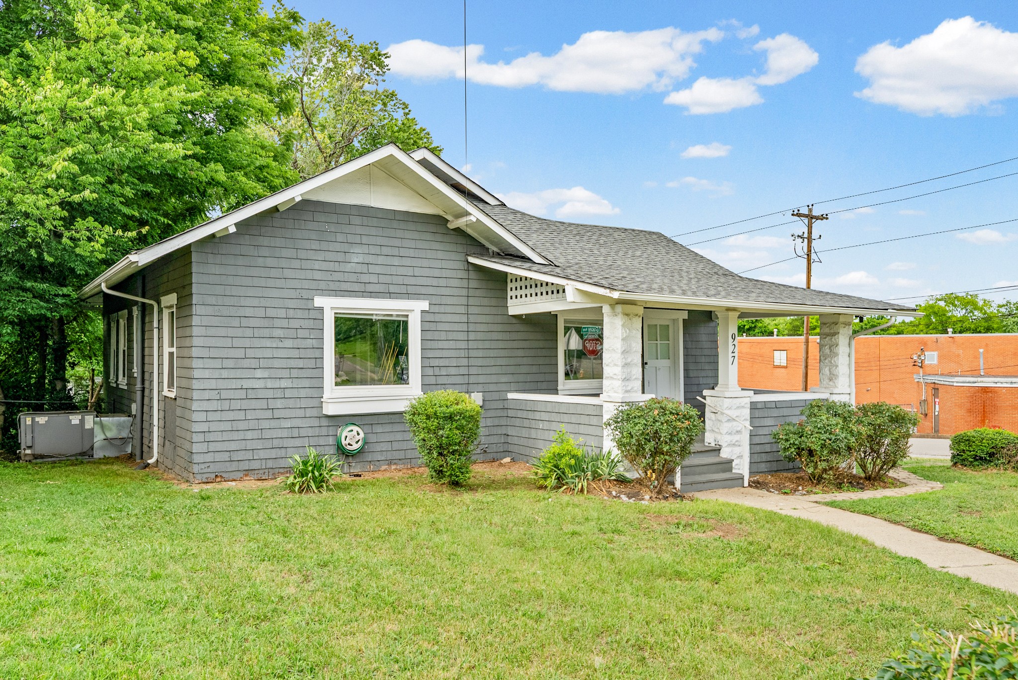 927 Crossland Ave