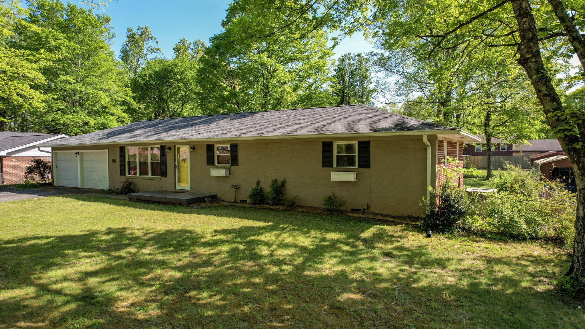 355 Mohawk Drive, NW