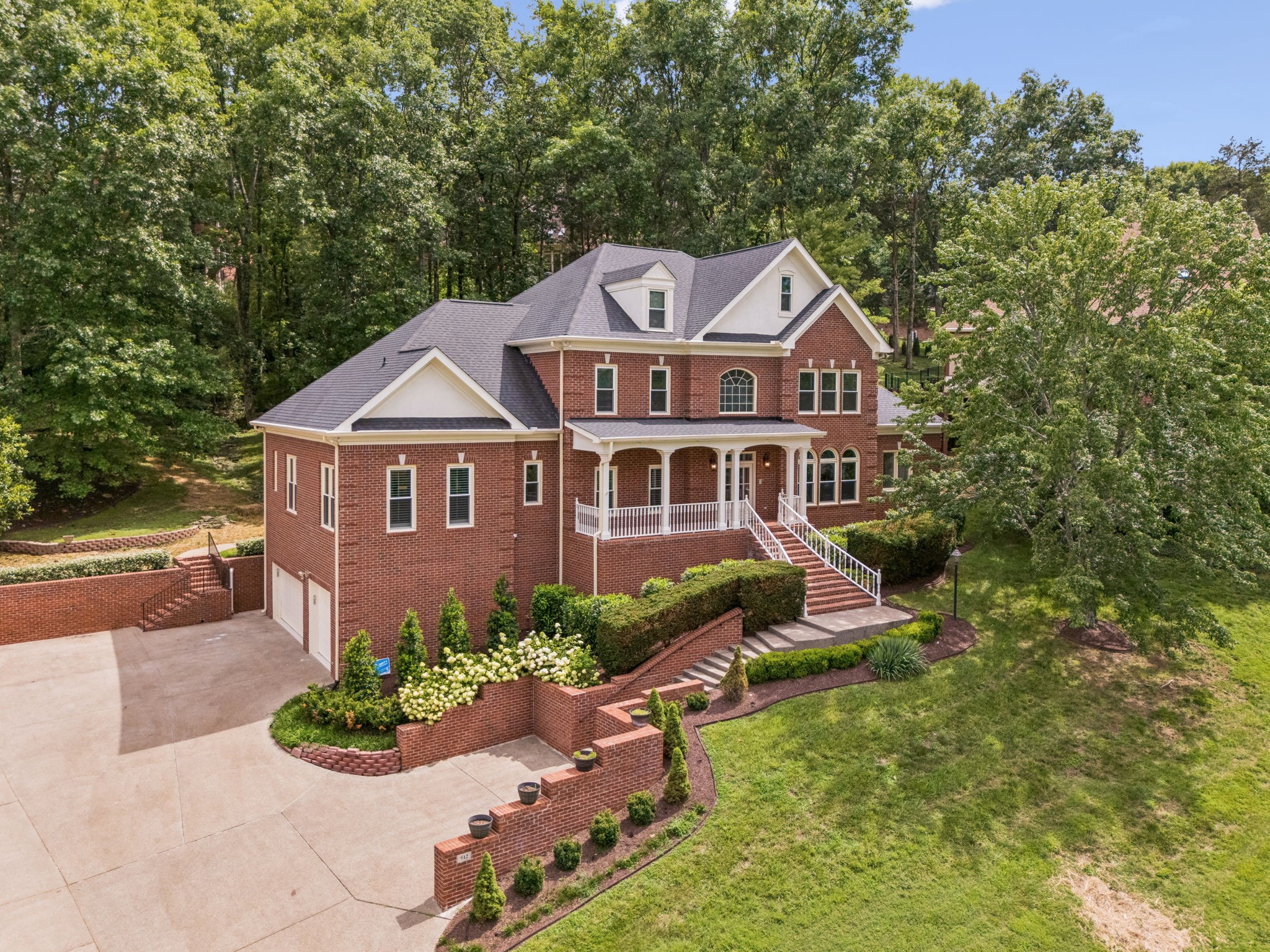 512 Grand Oaks Dr