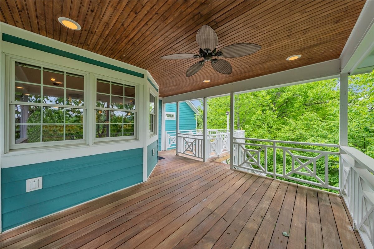 615 Seaton Dr