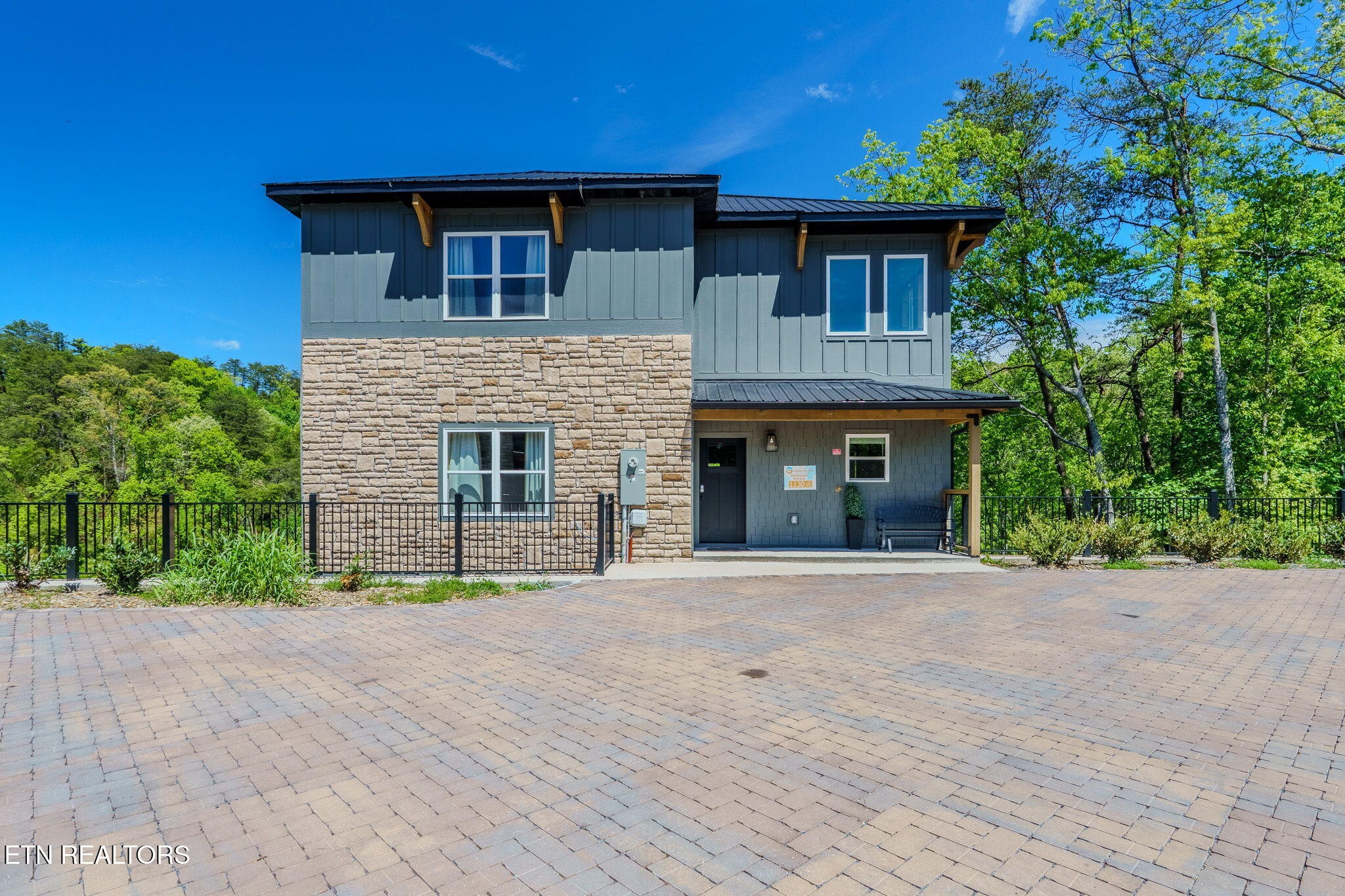 1130 Lee Cardwell Circle
