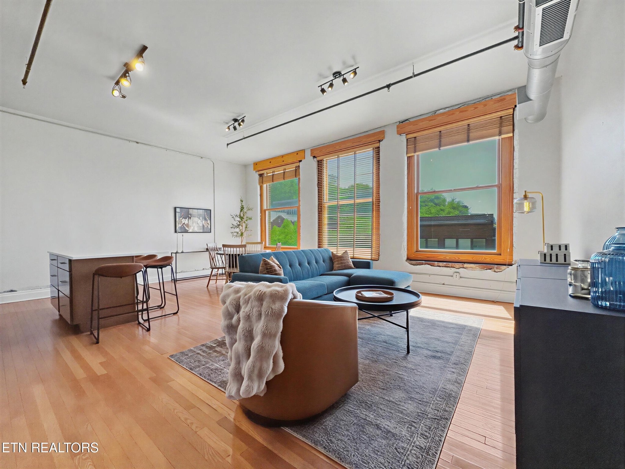 112 S Gay St