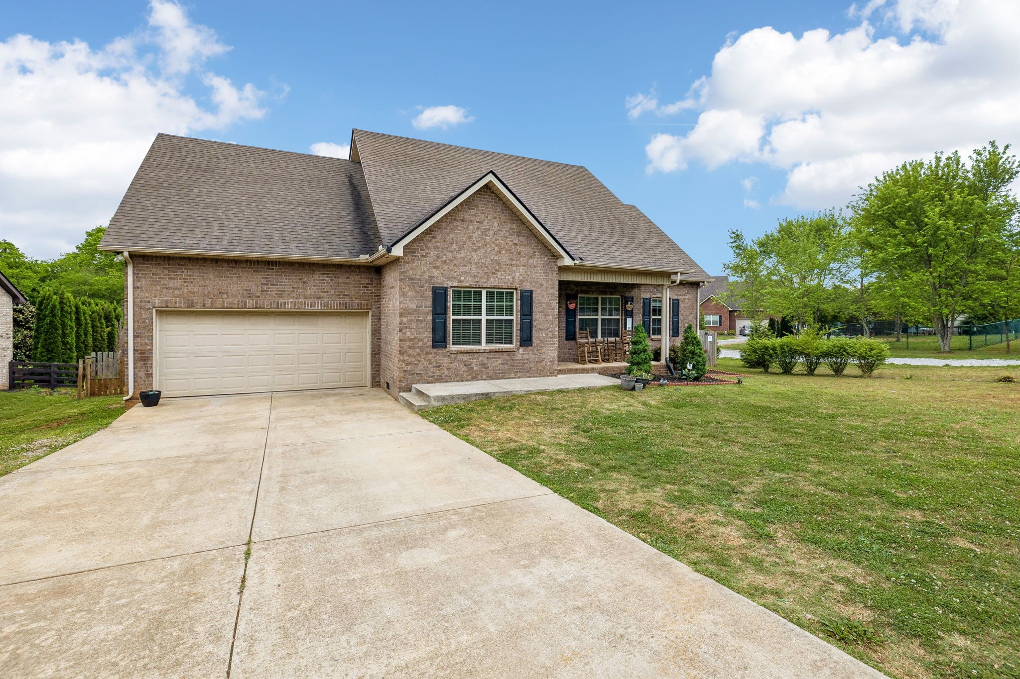 592 Twin Oak Dr