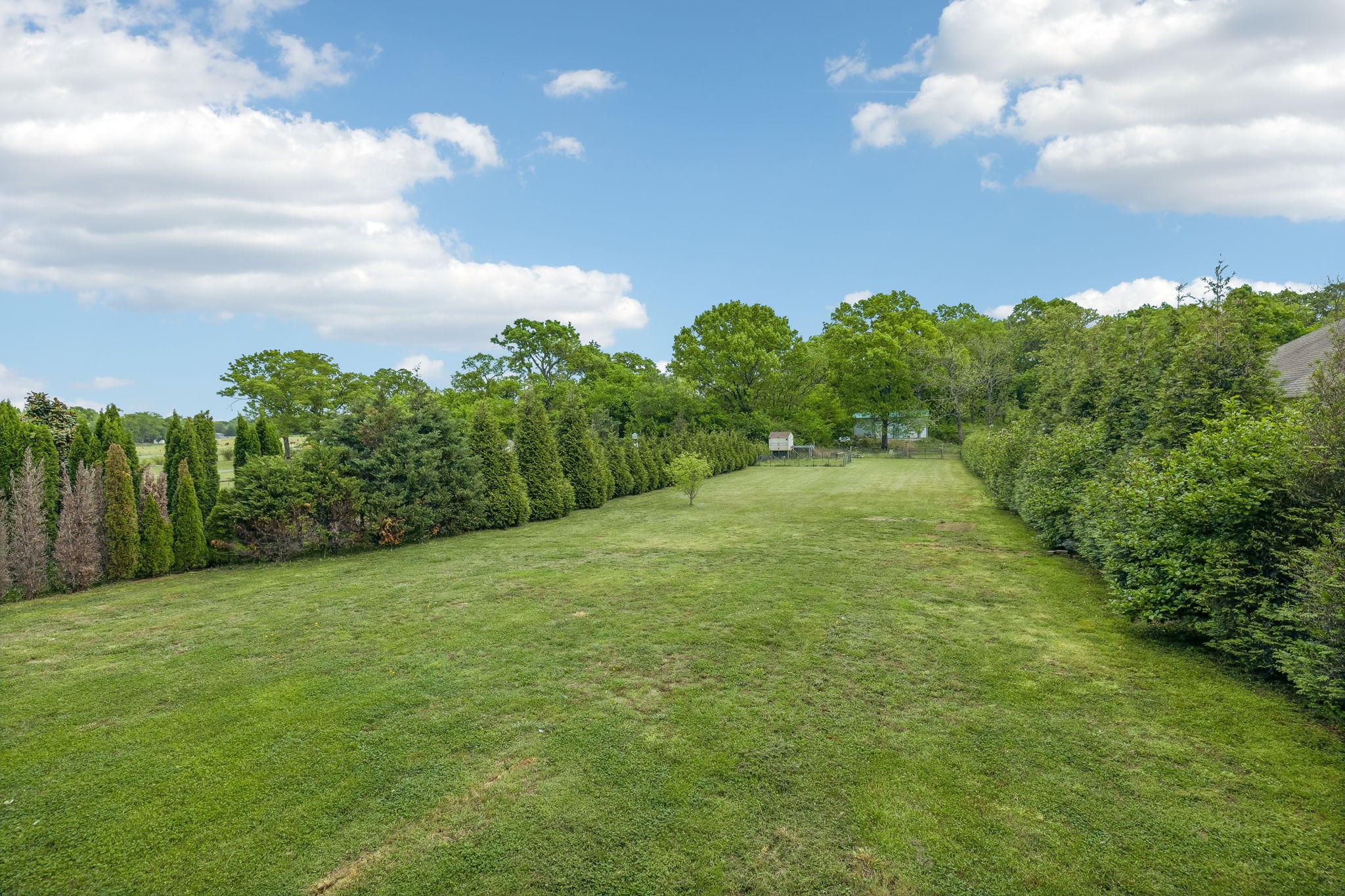 592 Twin Oak Dr