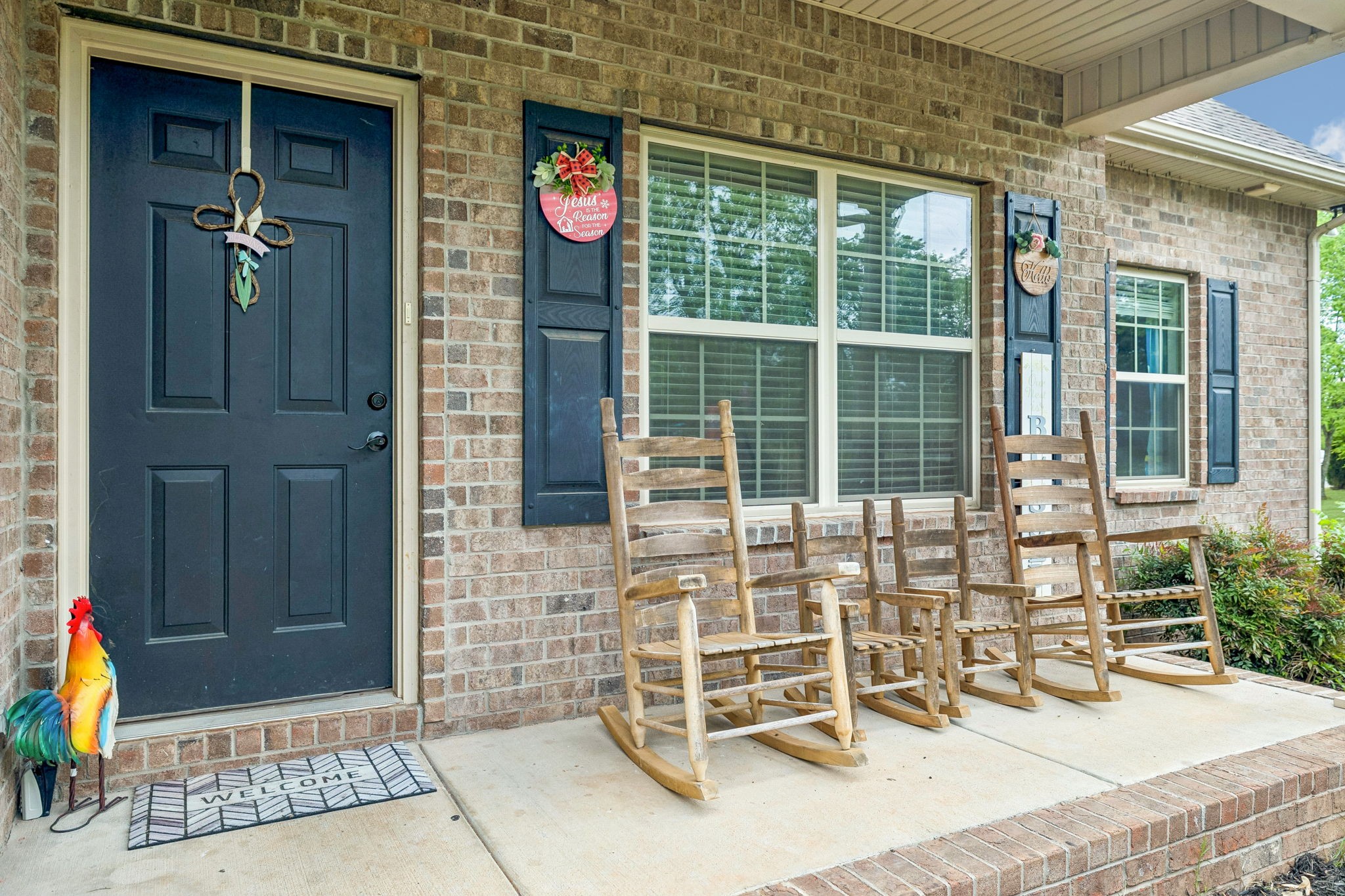 592 Twin Oak Dr