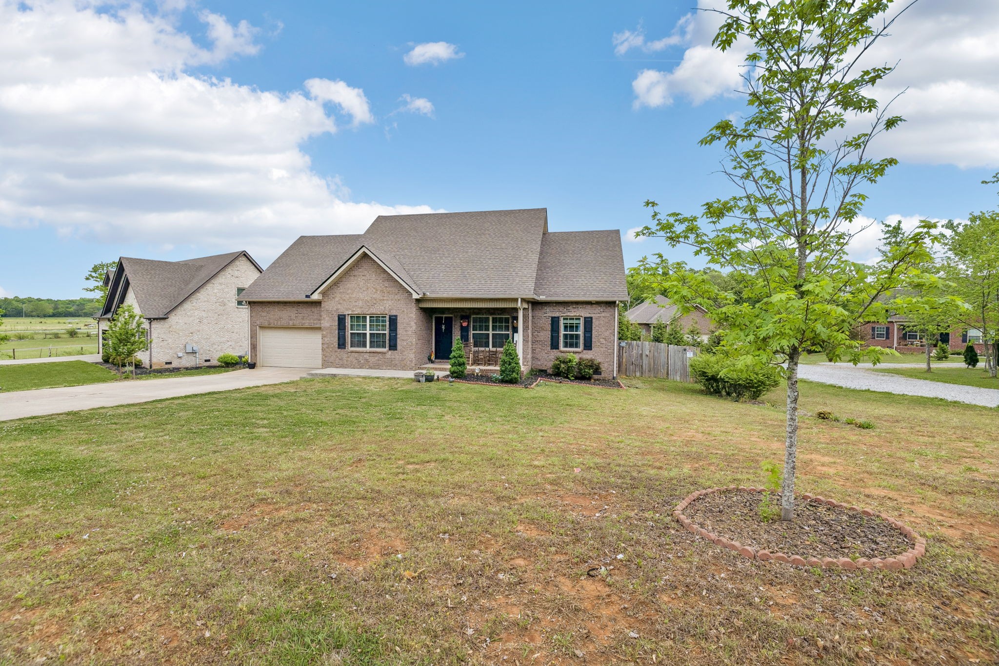 592 Twin Oak Dr