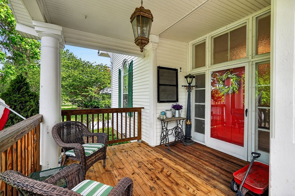 105 Roberts St