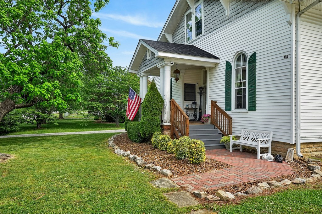 105 Roberts St