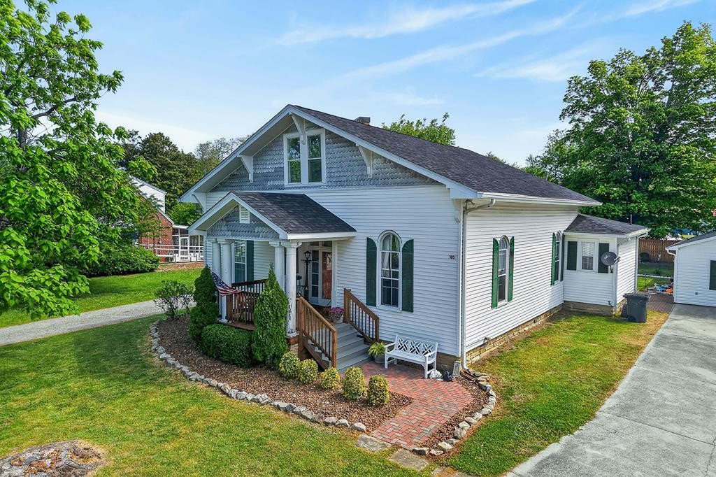 105 Roberts St