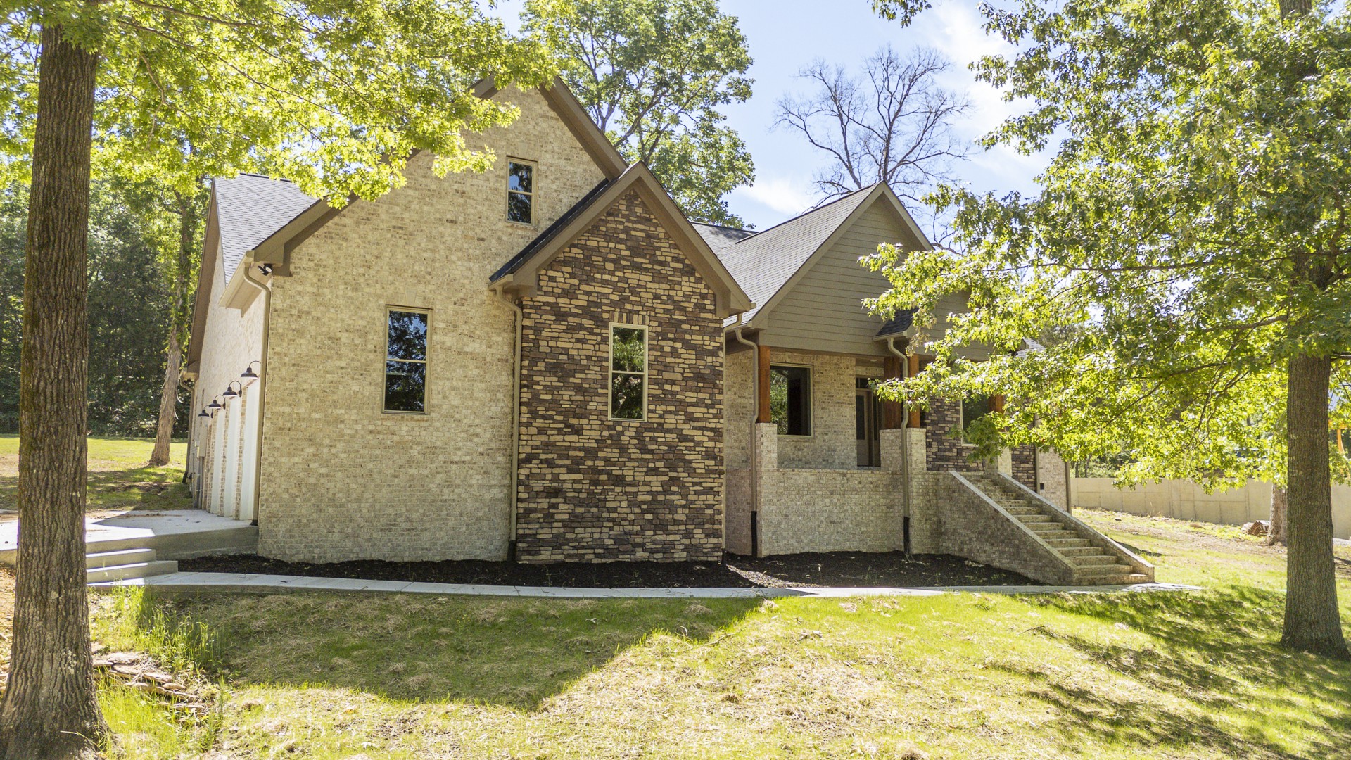 621 Bradley Ln