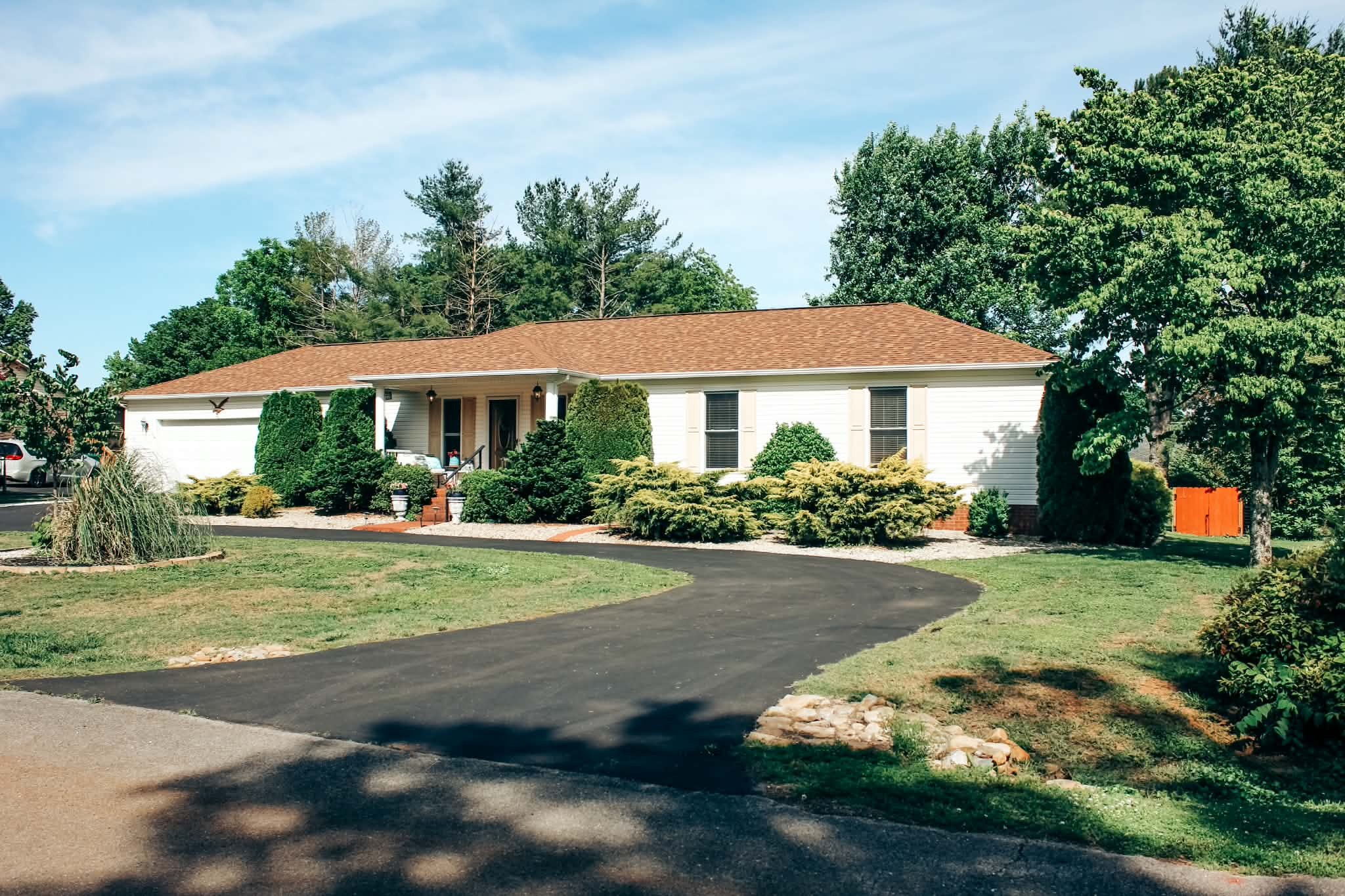 67 Lake Ln