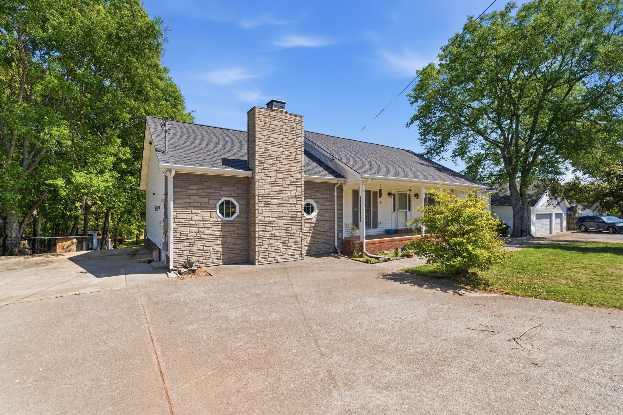 1050 Brinkley Rd