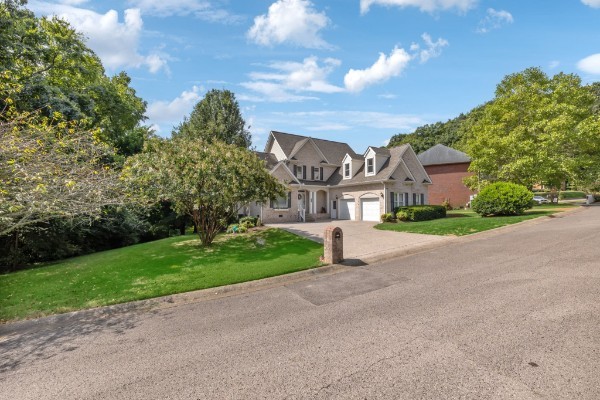 2701 N Highlands Dr