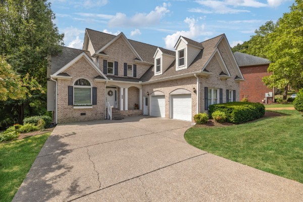 2701 N Highlands Dr