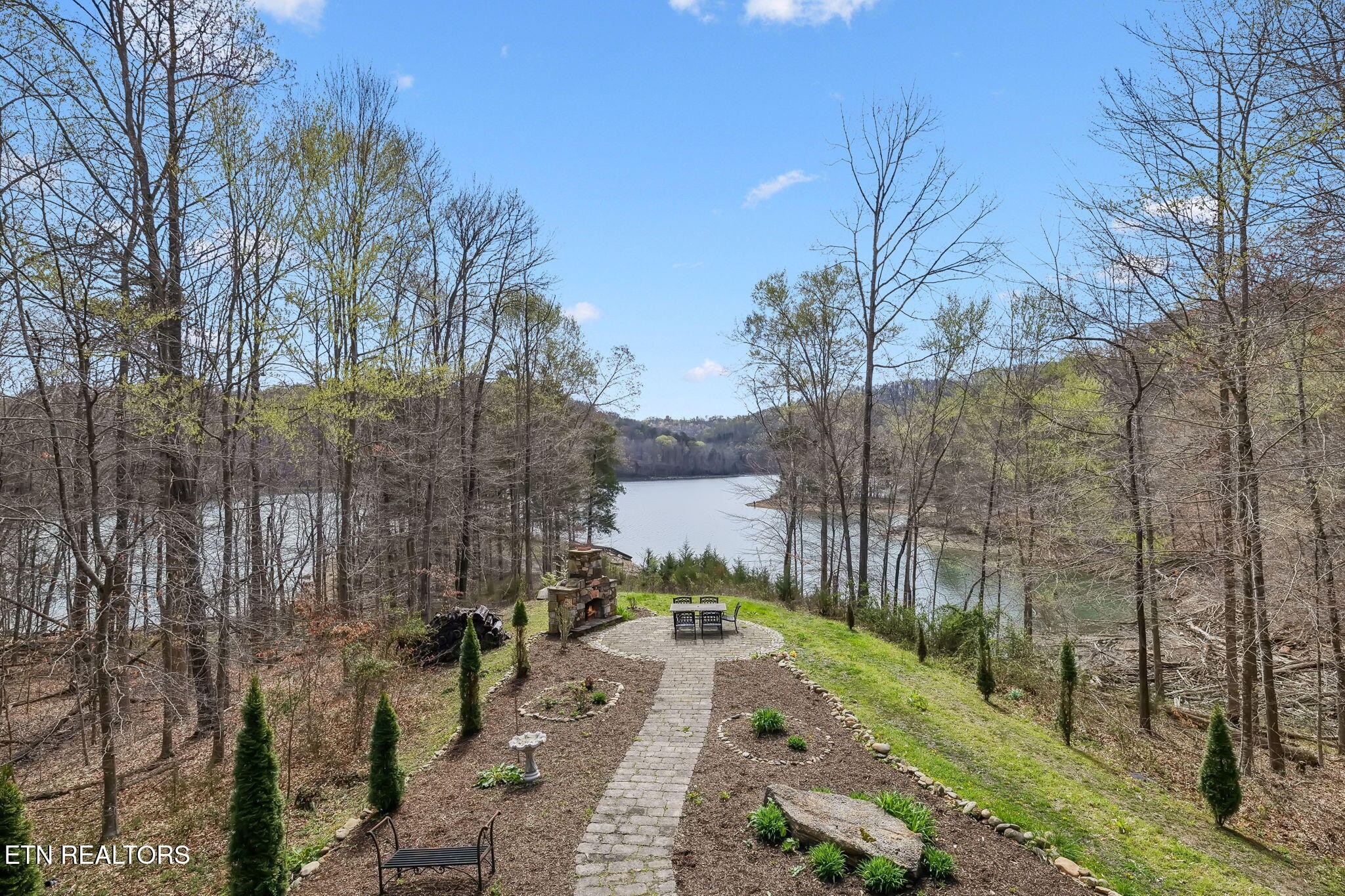 514 Bluff View Rd