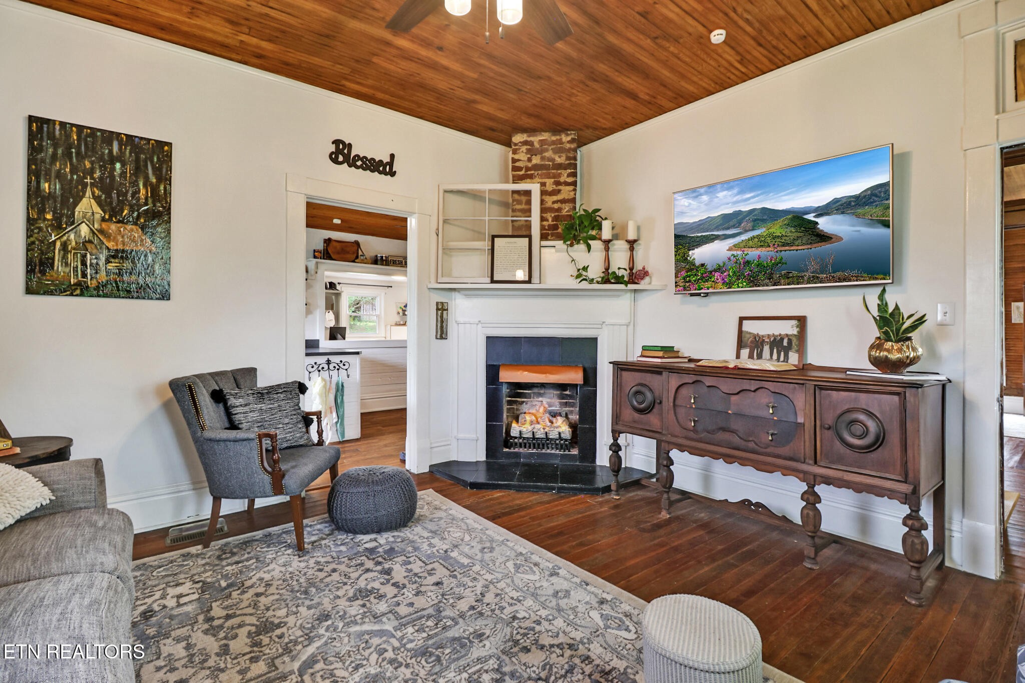 9988 Upper East Valley Rd