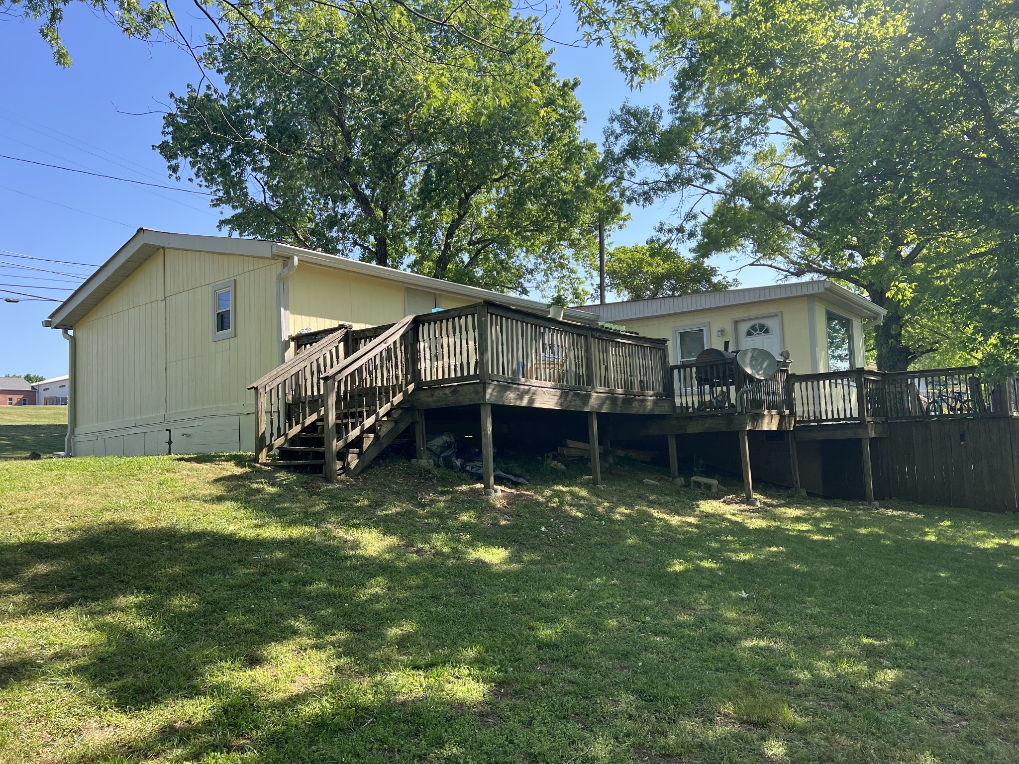 744 W Main St