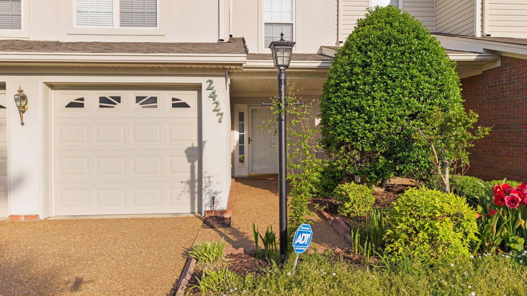 2427 Queens Lace Trail