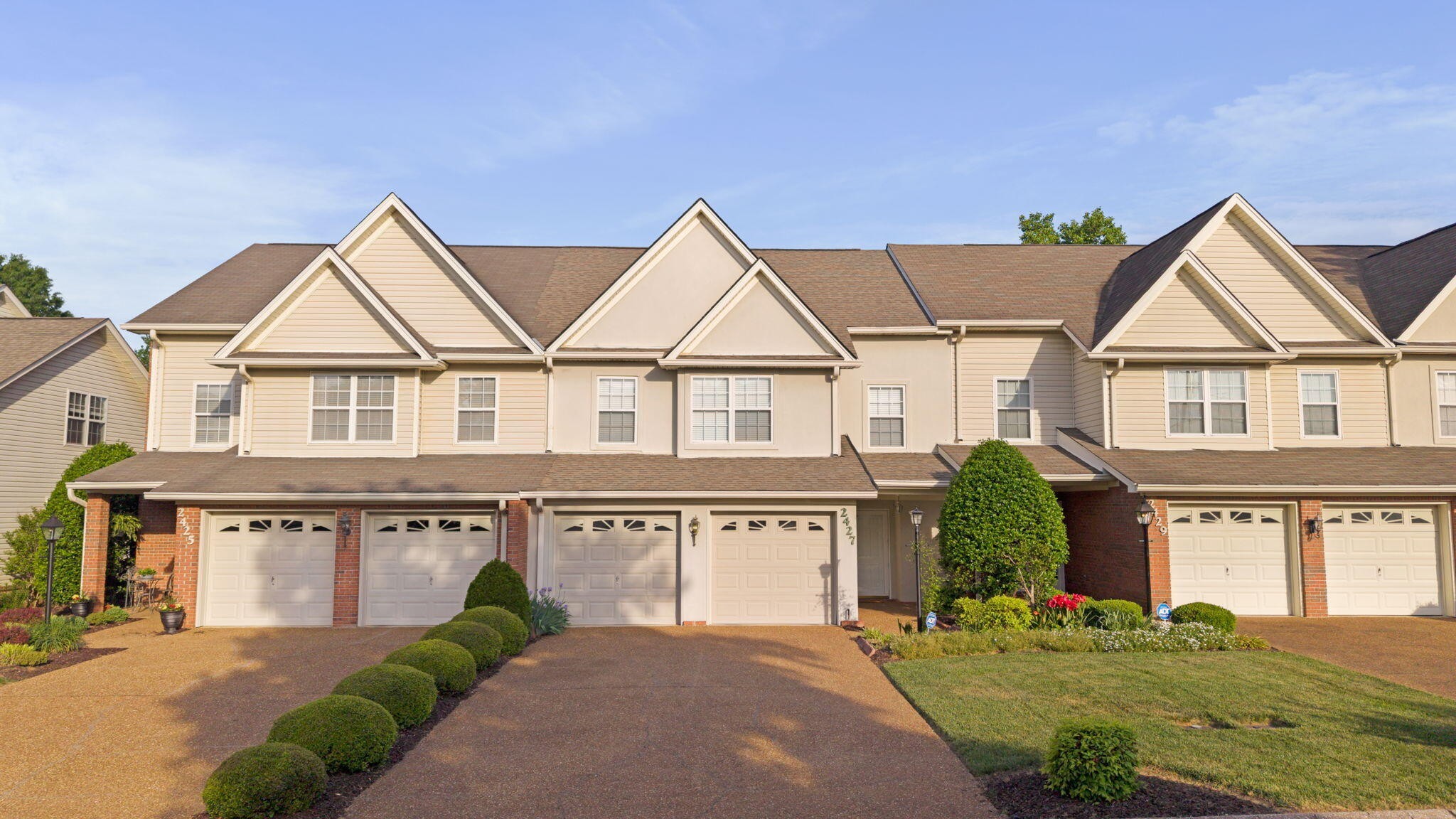 2427 Queens Lace Trail
