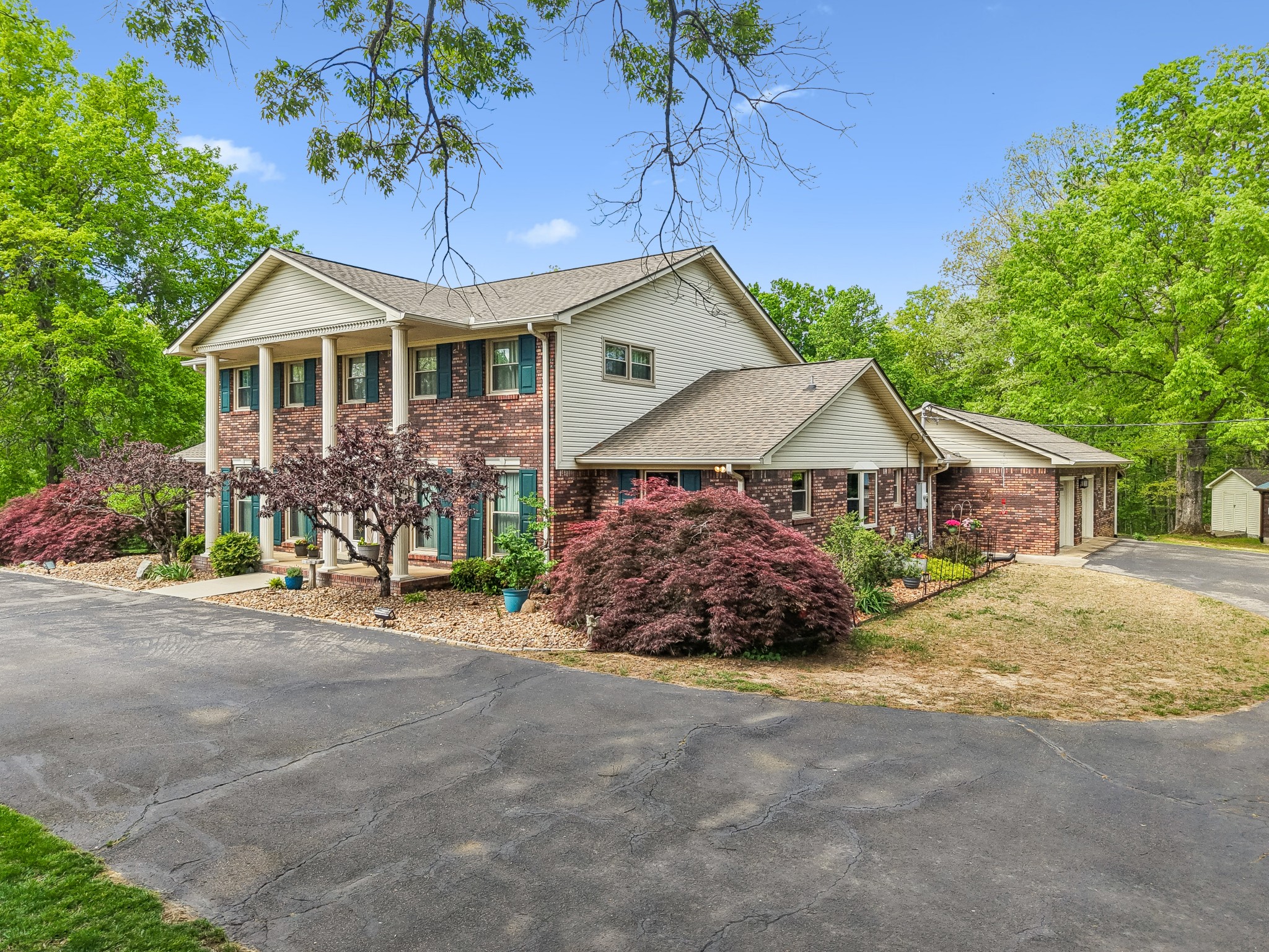 203 Dogwood Circle