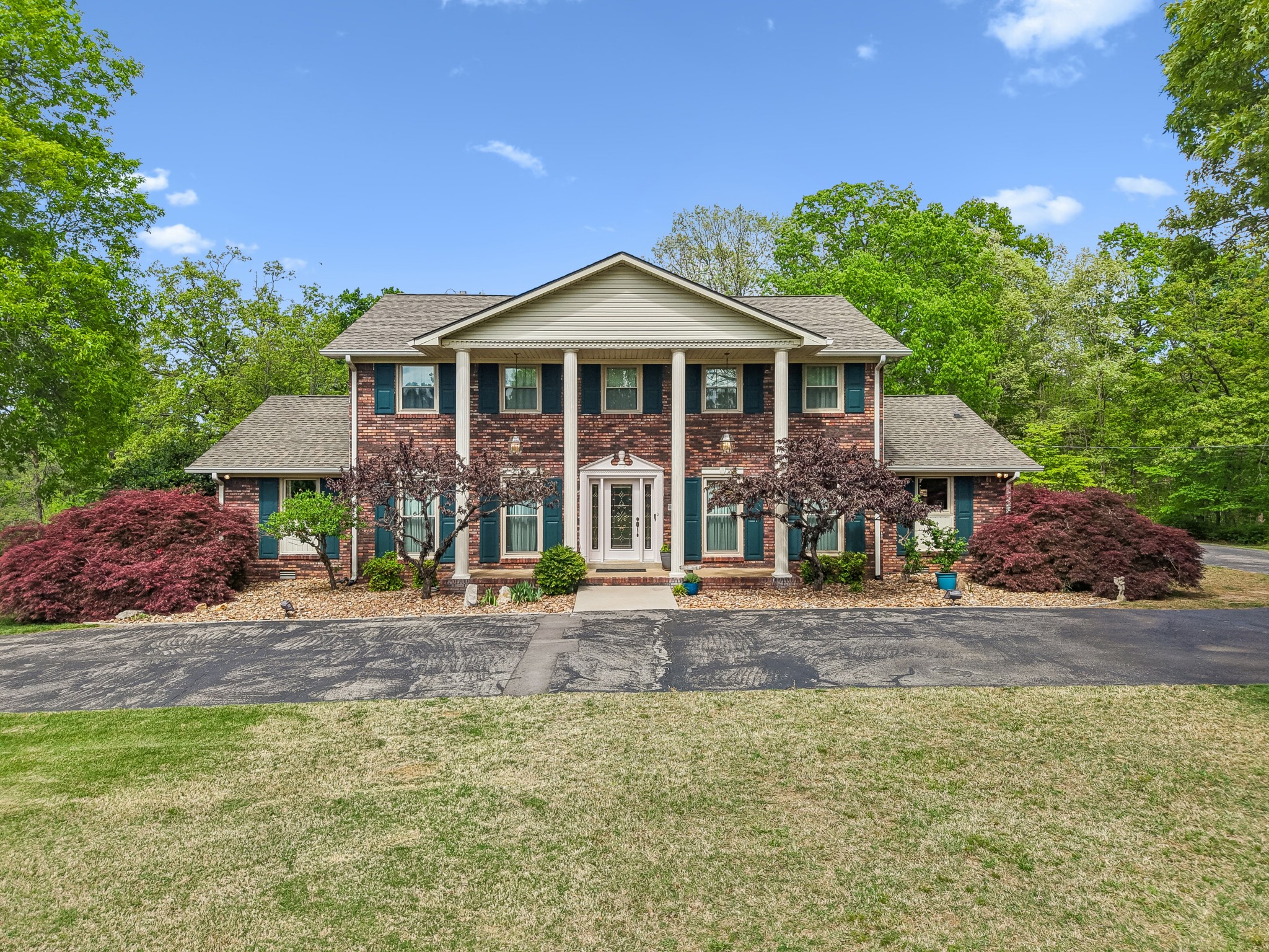 203 Dogwood Circle