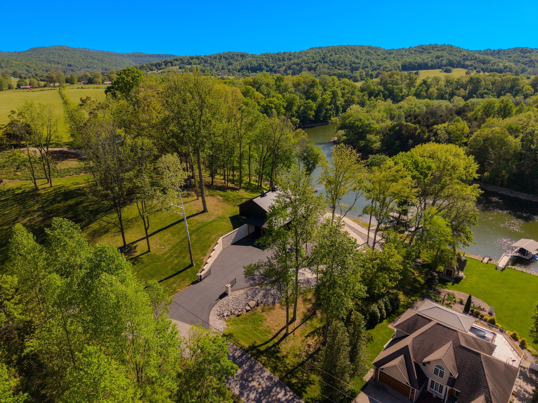139 River Oaks Dr