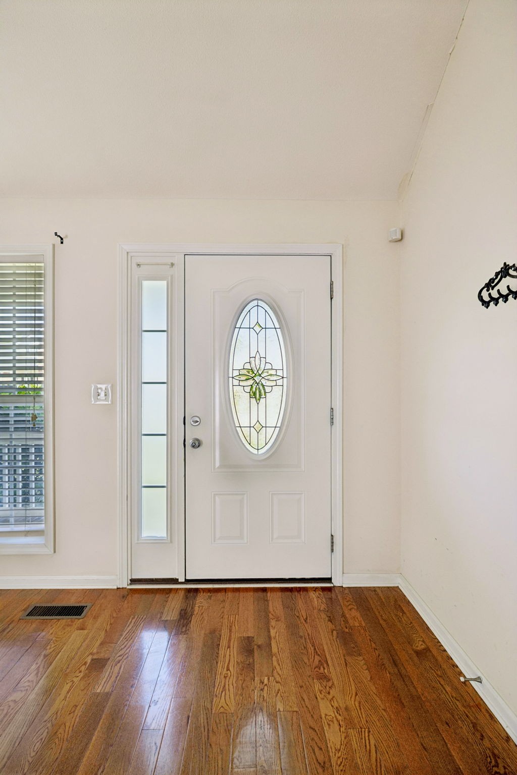688 Fallbrook Ln