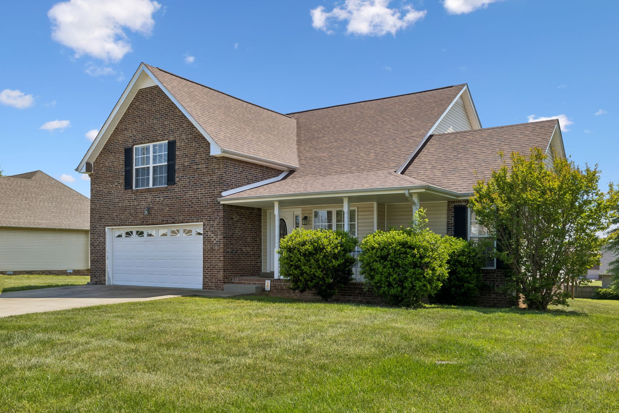 688 Fallbrook Ln