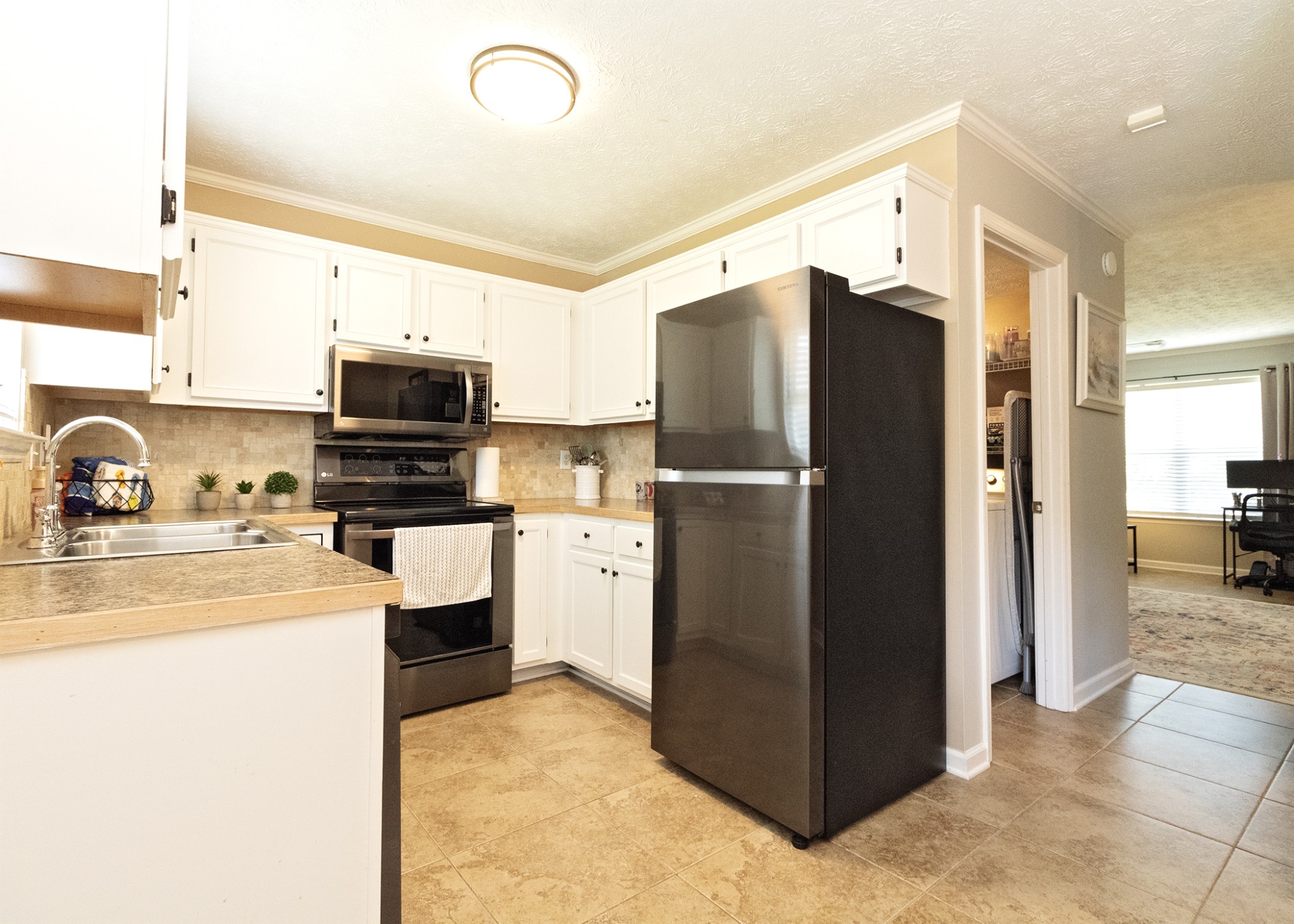 102 Waterview Dr