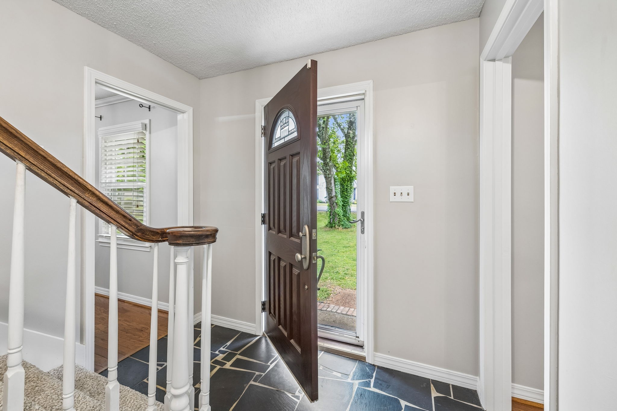 1305 Jewell Dr