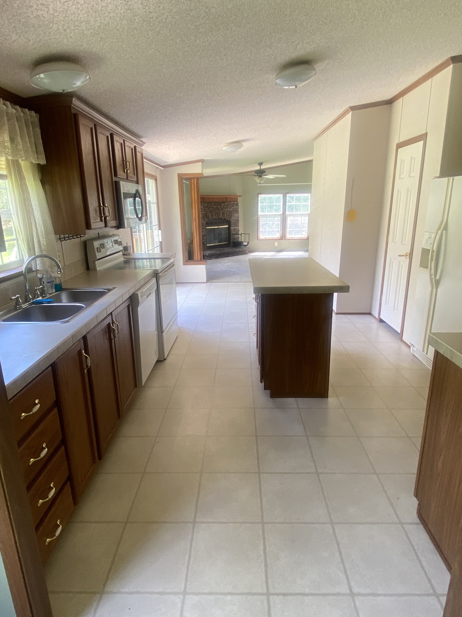 2450 W Leatherwood Rd