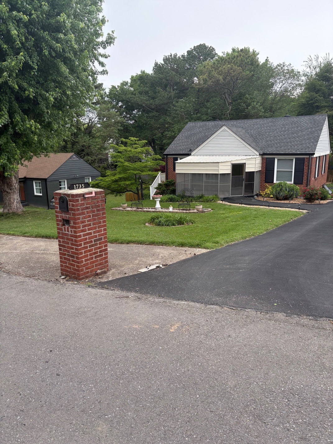 1735 Merritt Dr