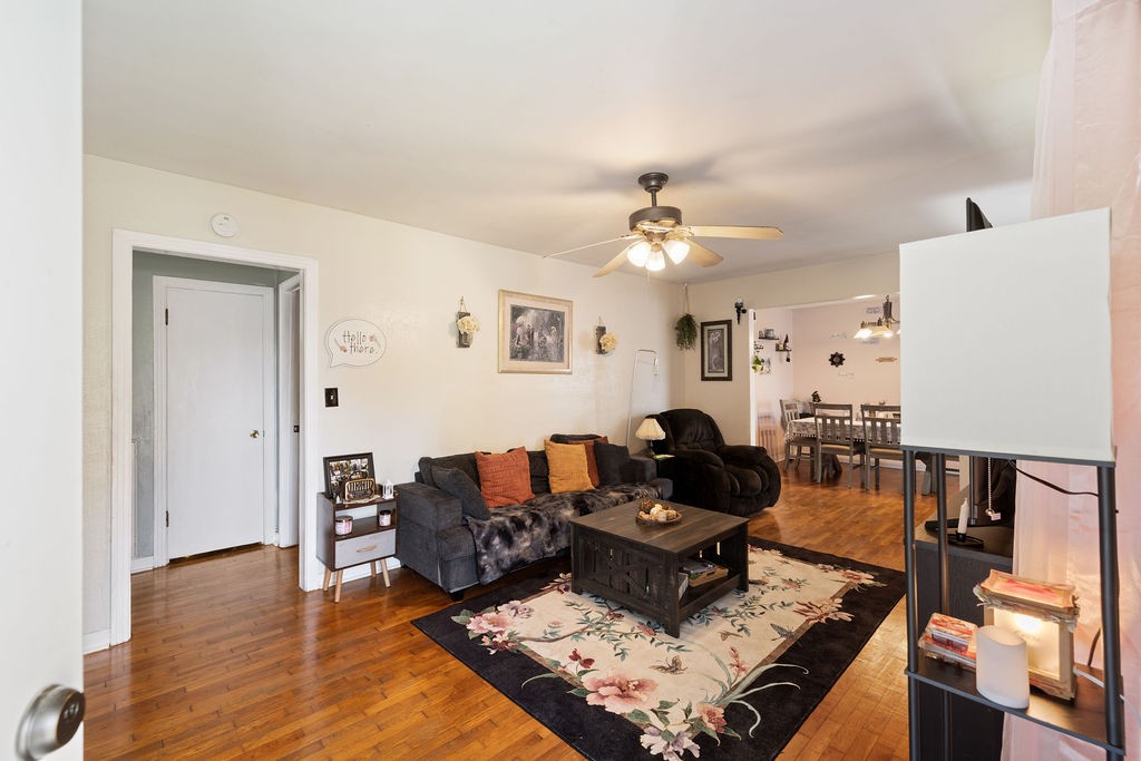 218 Admiral Cir