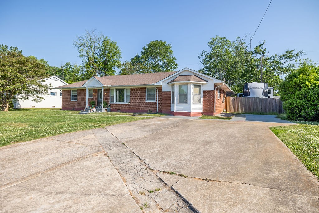 218 Admiral Cir