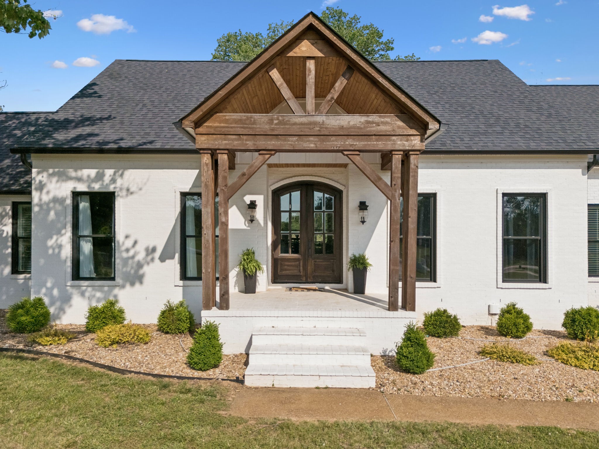 418 Rutherford Ln