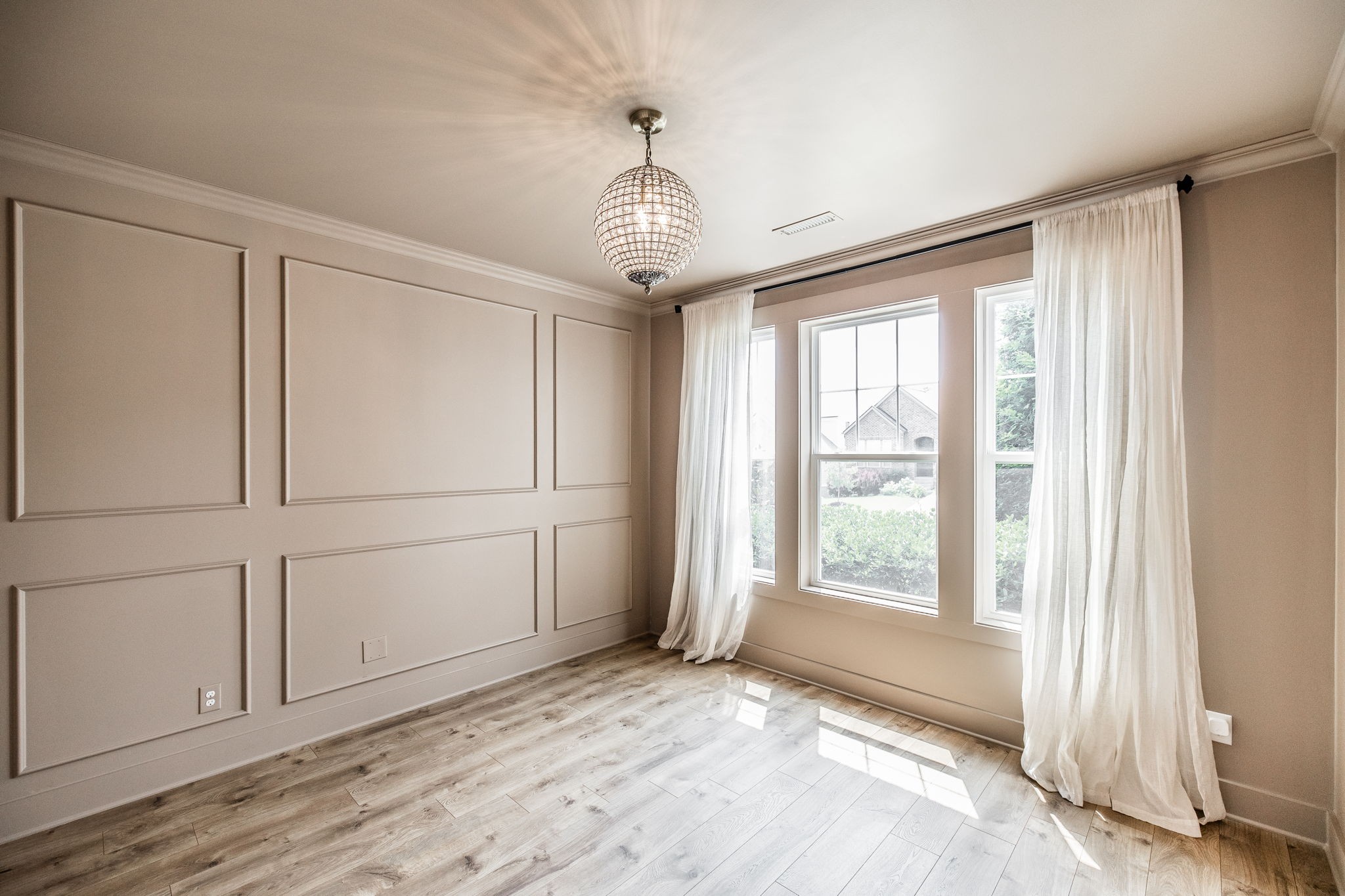 210 Woodhall Ct