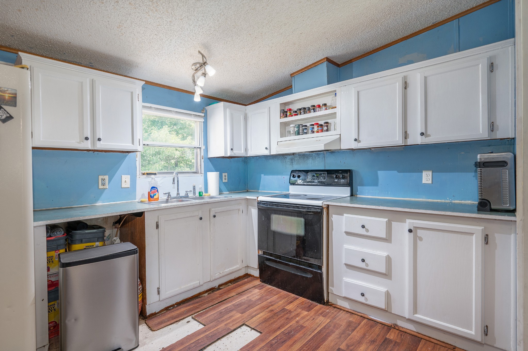 5723 Highway 48, N