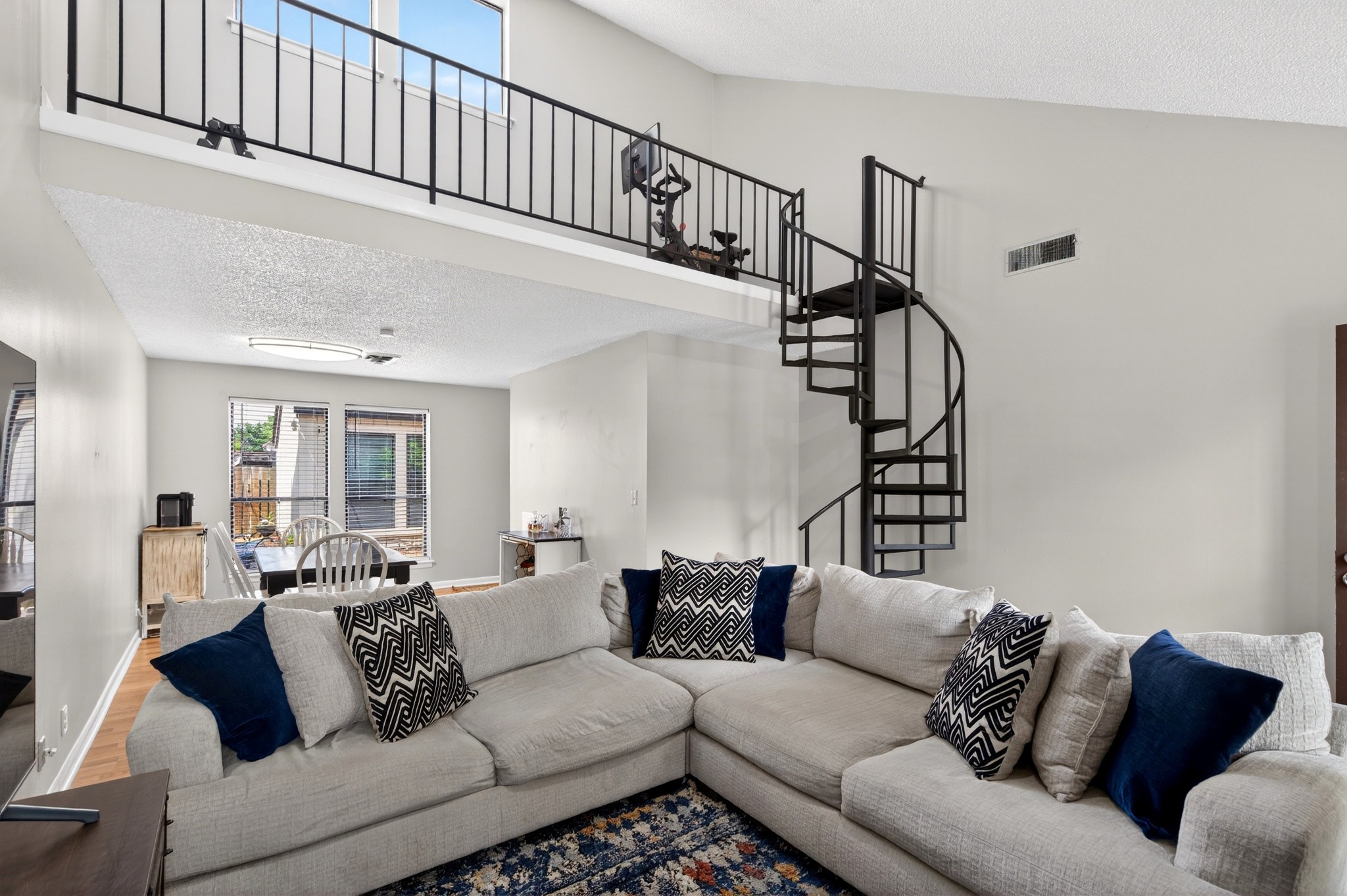946 Old Fountain Ct