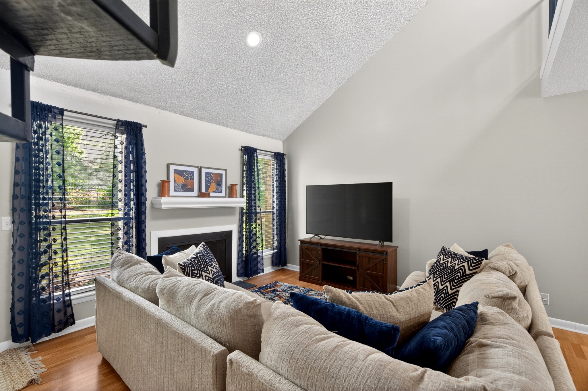 946 Old Fountain Ct