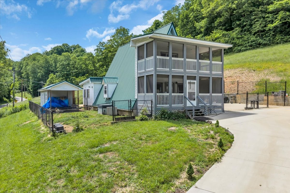 475 Lost Creek Rd